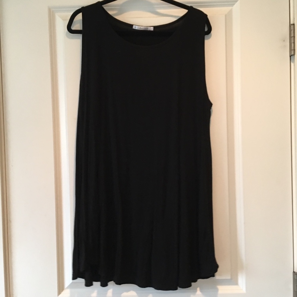 Extra long black flowing tank